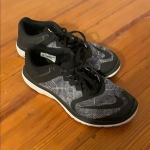 NIKE FS LITE RUN 3 size 7
